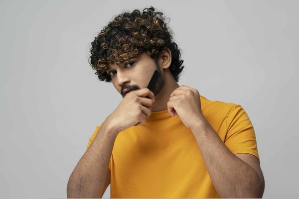 Guide complet du rasage pour les barbes denses