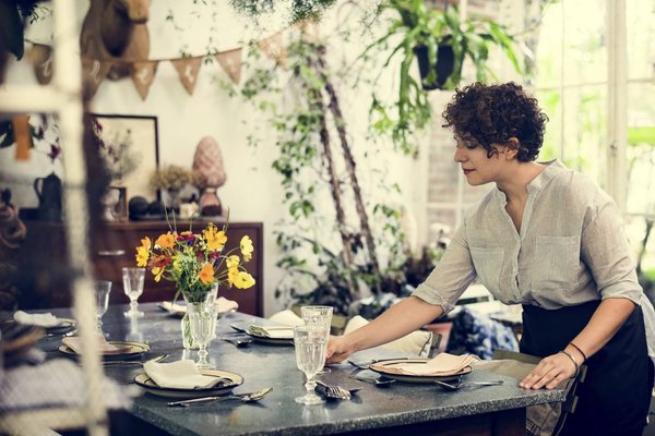 Service assiette : l'art de dresser une table chic