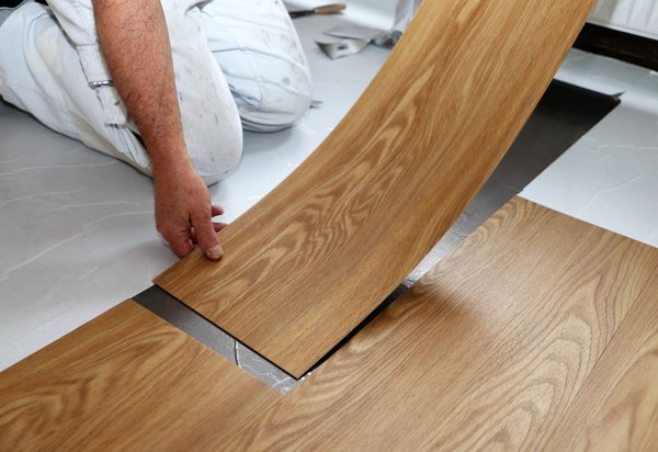 Sol vinyle imitation parquet : transformer votre intérieur avec ce revêtement tendance et durable